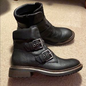 White mountain zip up black boots